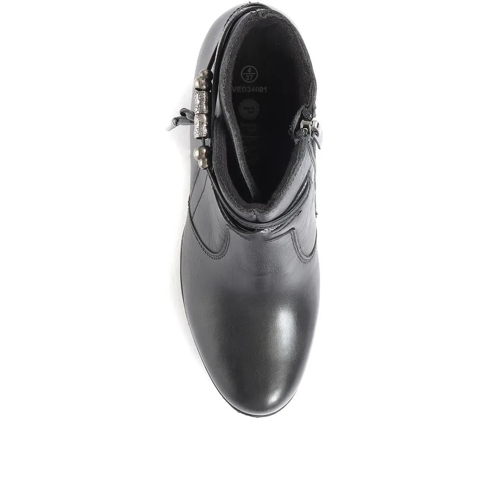 Heeled  Leather Ankle Boots - VED34001 / 320 366